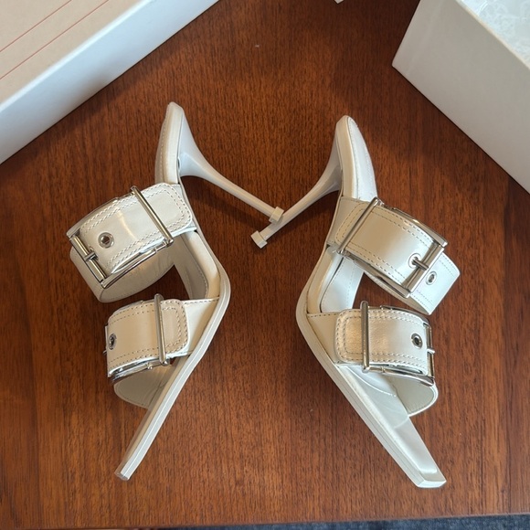 nib Alexander McQueen Buckled Leather Mules - 100mm Heels, in White, size 6.5 - Picture 6 of 9